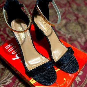 Black snakeskin like sandle!!